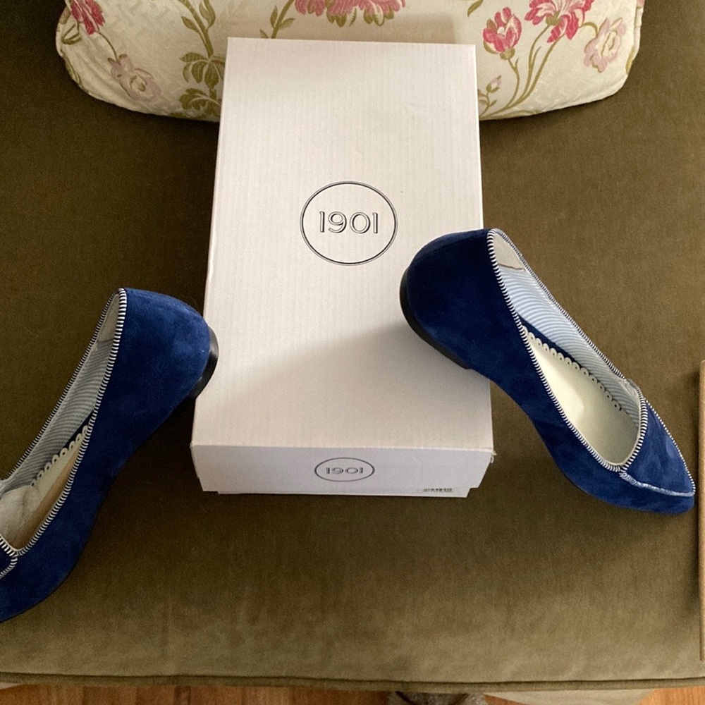 1901 purchased at Nordstrom. Navy suede flats never worn size 6 - Picture 8 of 8